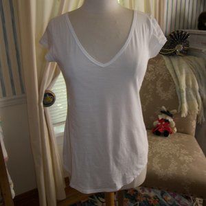 Lilly Pulitzer White V Tee Cap Sleeve Curved Hem